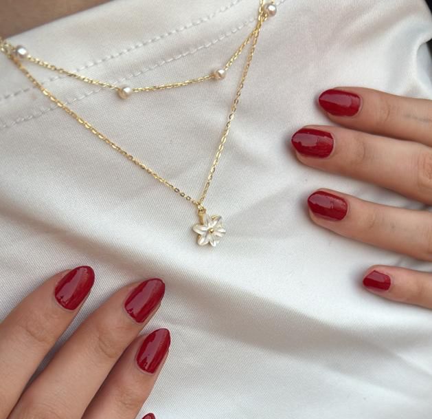 قلادة لؤلؤ طبقتين من الفضة الإسترلينية 925 مطلية بالذهب بشكل زهرة للنساء