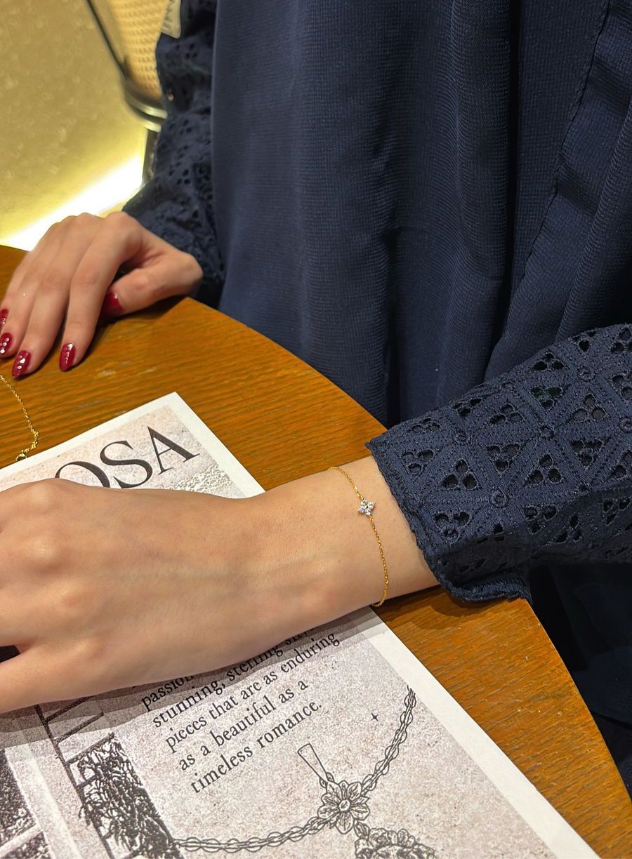 سوار ذهبي مربع بزركون مطلي بالذهب للنساء