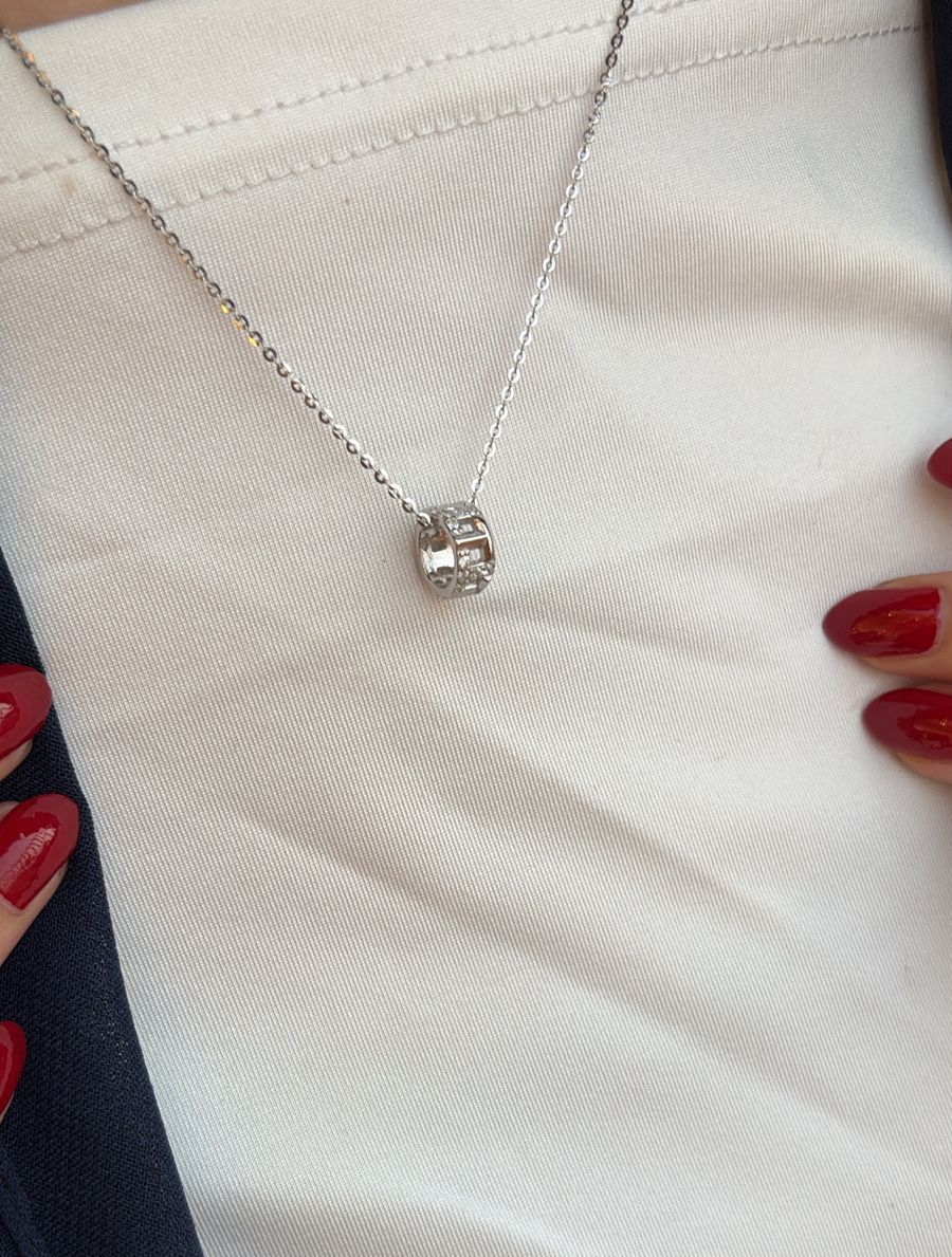 قلادة خاتم ذهبي مرصع بالزركون